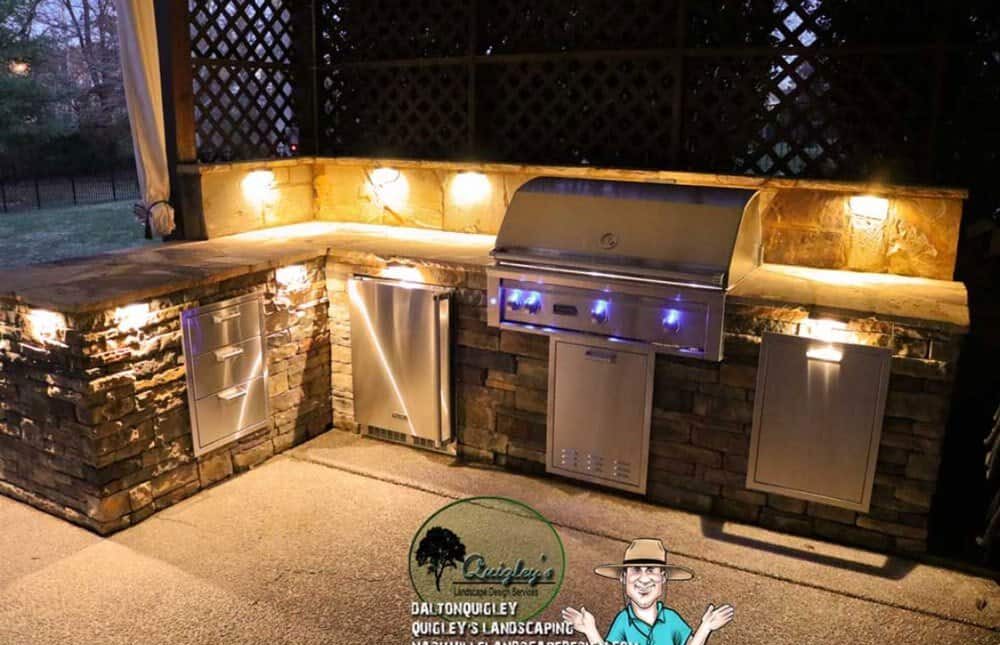 Outdoor grill made with natural stone, Nashville, Brentwood, Franklin, Spring Hill, Nolensville, Arrington, and College Grove TN.